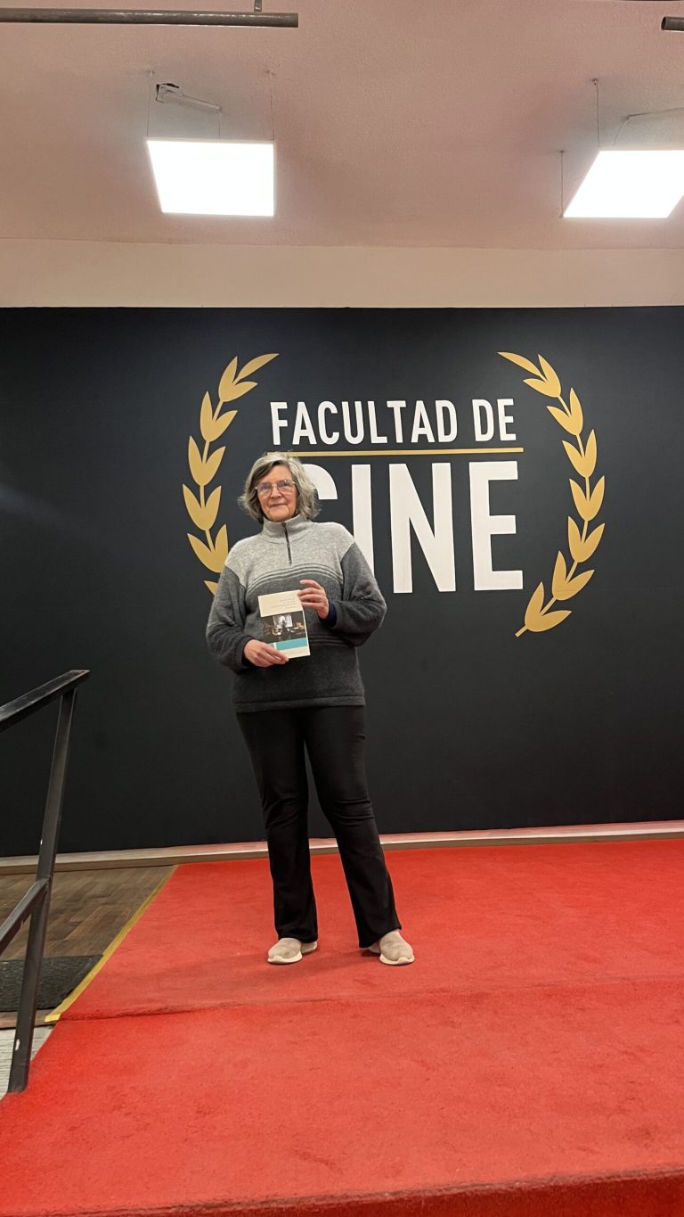 Beatriz Novaro resalta el arte de reescribir guiones en la Facultad de Cine